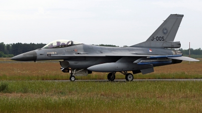 Photo ID 245960 by Richard de Groot. Netherlands Air Force General Dynamics F 16AM Fighting Falcon, J 005