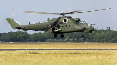 Photo ID 247964 by Niels Roman / VORTEX-images. Poland Army Mil Mi 24W, 728