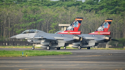 Photo ID 248836 by Diamond MD Dai. Taiwan Air Force General Dynamics F 16B Fighting Falcon, 6814