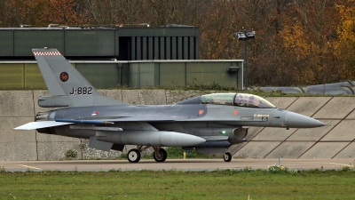 Photo ID 250549 by Richard de Groot. Netherlands Air Force General Dynamics F 16BM Fighting Falcon, J 882