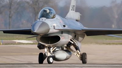 Photo ID 251787 by Carl Brent. Netherlands Air Force General Dynamics F 16AM Fighting Falcon, J 017