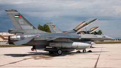 Photo ID 253220 by Giampaolo Tonello. Jordan Air Force General Dynamics F 16BM Fighting Falcon, 135