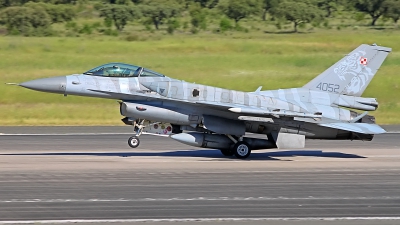 Photo ID 254693 by Fernando Correia. Poland Air Force General Dynamics F 16C Fighting Falcon, 4052