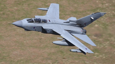 Photo ID 259955 by Barry Swann. UK Air Force Panavia Tornado GR4, ZA546