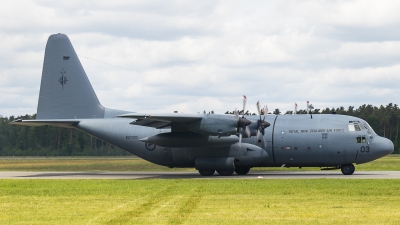 Photo ID 264197 by Maximilian Mengwasser. New Zealand Air Force Lockheed C 130H Hercules L 382, NZ7003