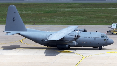Photo ID 265563 by Thomas Rosskopf. New Zealand Air Force Lockheed C 130H Hercules L 382, NZ7003