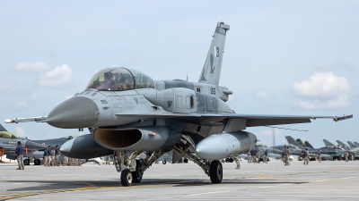Photo ID 276535 by Thomas Ziegler - Aviation-Media. Pakistan Air Force General Dynamics F 16D Fighting Falcon, 10805