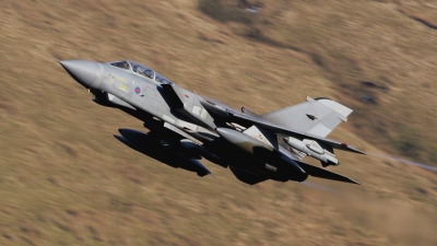 Photo ID 31342 by Scott Rathbone. UK Air Force Panavia Tornado GR4, ZA613