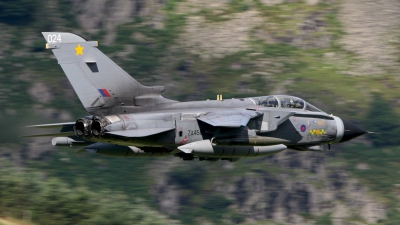 Photo ID 31844 by Paul Cameron. UK Air Force Panavia Tornado GR4, ZA458