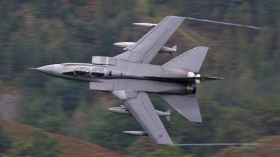 Photo ID 31813 by Paul Cameron. UK Air Force Panavia Tornado GR4, ZA592