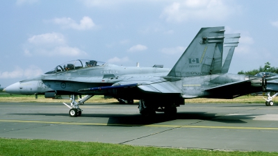 Photo ID 32007 by Bart Hoekstra. Canada Air Force McDonnell Douglas CF 188B Hornet CF 18B, 188922