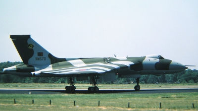 Photo ID 33215 by Arie van Groen. UK Air Force Avro 698 Vulcan B2, XM570