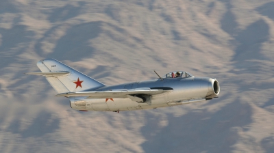 Photo ID 33458 by Christopher Heller. Private Private Mikoyan Gurevich MiG 15bis, NX87CN