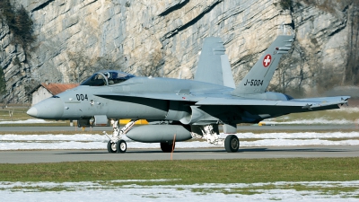 Photo ID 34132 by Joop de Groot. Switzerland Air Force McDonnell Douglas F A 18C Hornet, J 5004