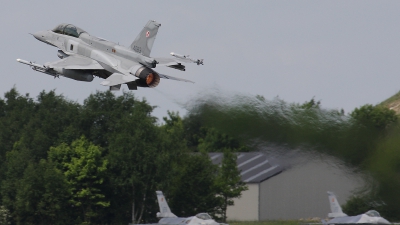 Photo ID 35431 by Walter Van Bel. Poland Air Force General Dynamics F 16D Fighting Falcon, 4083