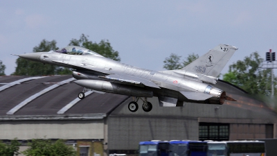 Photo ID 35732 by Walter Van Bel. Italy Air Force General Dynamics F 16A ADF Fighting Falcon, MM7253