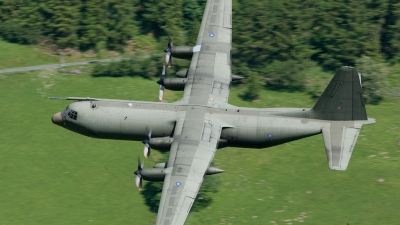 Photo ID 35610 by Neil Bates. UK Air Force Lockheed Hercules C3 C 130K 30 L 382, XV290