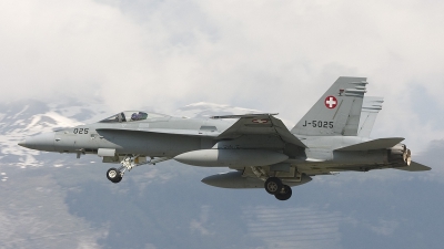 Photo ID 4279 by Oscar Pluimer. Switzerland Air Force McDonnell Douglas F A 18C Hornet, J 5025