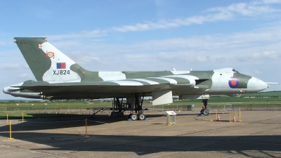 Photo ID 4338 by Jaysen F. Snow - Sterling Aerospace Photography. UK Air Force Avro 698 Vulcan B2, XJ824