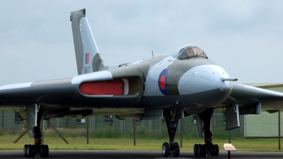 Photo ID 36452 by Mike Hopwood. UK Air Force Avro 698 Vulcan B2, XM607