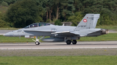 Photo ID 38299 by Rainer Mueller. Switzerland Air Force McDonnell Douglas F A 18D Hornet, J 5237