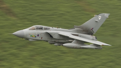 Photo ID 38775 by Tom Gibbons. UK Air Force Panavia Tornado GR4A, ZA369
