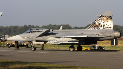 Photo ID 40063 by Walter Van Bel. Czech Republic Air Force Saab JAS 39C Gripen, 9237