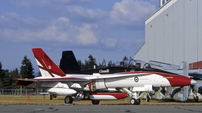 Photo ID 41920 by Mark Munzel. Canada Air Force McDonnell Douglas CF 188B Hornet CF 18B, 188907