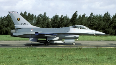 Photo ID 42421 by Joop de Groot. Netherlands Air Force General Dynamics F 16A Fighting Falcon, J 256