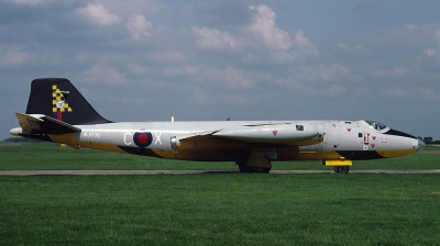 Photo ID 42489 by Lieuwe Hofstra. UK Air Force English Electric Canberra TT 18, WJ636