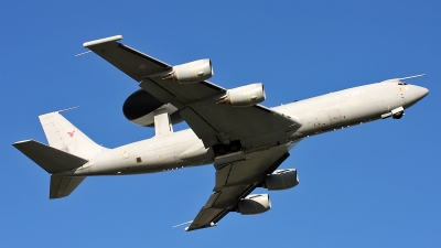 Photo ID 43702 by PAUL CALLAGHAN. UK Air Force Boeing E 3D Sentry AEW1 707 300, ZH107