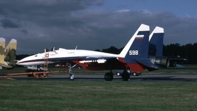 Photo ID 43582 by Tom Gibbons. Russia Gromov Flight Test Institute Sukhoi Su 27PD, 598 WHITE