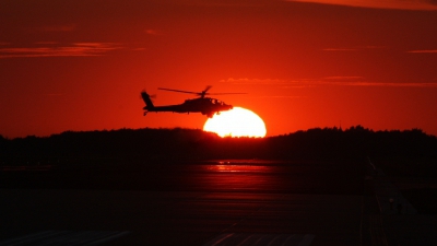 Photo ID 44754 by Jimmy van Drunen. Netherlands Air Force Boeing AH 64DN Apache Longbow, Q 21