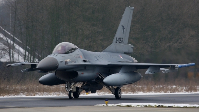 Photo ID 44637 by Mario Boeren. Netherlands Air Force General Dynamics F 16AM Fighting Falcon, J 057