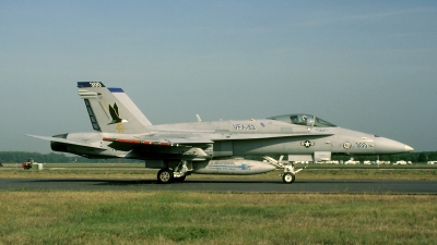 Photo ID 44698 by David F. Brown. USA Navy McDonnell Douglas F A 18C Hornet, 165200