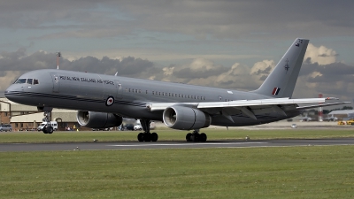 Photo ID 45097 by Arthur Bijster. New Zealand Air Force Boeing 757 2K2, NZ7572