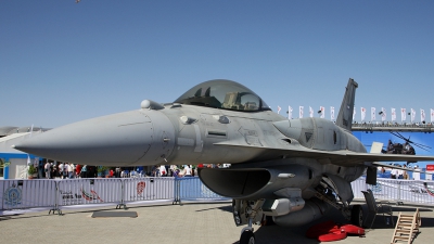 Photo ID 49285 by Barry Swann. United Arab Emirates Air Force Lockheed Martin F 16E Fighting Falcon, 3060