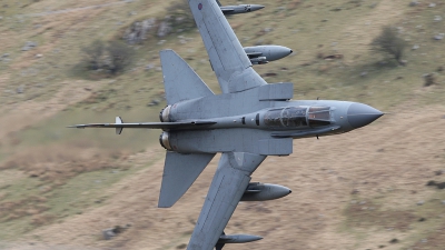 Photo ID 49282 by Barry Swann. UK Air Force Panavia Tornado GR4, ZA600