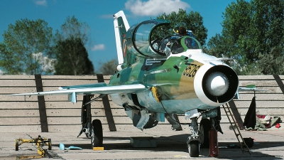 Photo ID 52754 by Carl Brent. Romania Air Force Mikoyan Gurevich MiG 21UM Lancer B, 9526