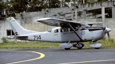 Photo ID 55679 by Carl Brent. Uruguay Air Force Cessna 206H Stationair, 714