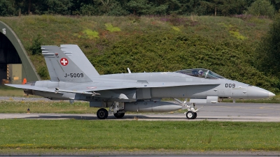 Photo ID 55482 by Rainer Mueller. Switzerland Air Force McDonnell Douglas F A 18C Hornet, J 5009