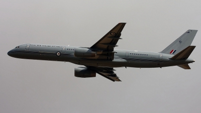 Photo ID 56706 by Chris Albutt. New Zealand Air Force Boeing 757 2K2, NZ7572