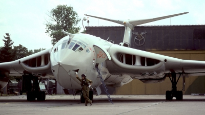 Photo ID 58720 by Carl Brent. UK Air Force Handley Page Victor K2 HP 80, XL190