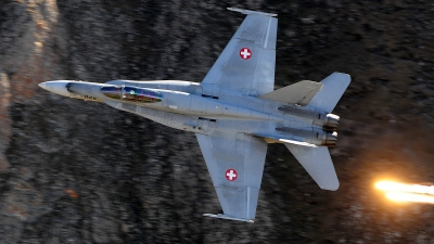 Photo ID 58925 by Martin Thoeni - Powerplanes. Switzerland Air Force McDonnell Douglas F A 18C Hornet, J 5025