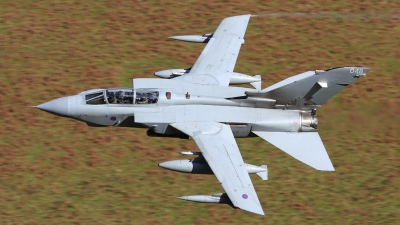 Photo ID 59531 by David Caris. UK Air Force Panavia Tornado GR4, ZA557