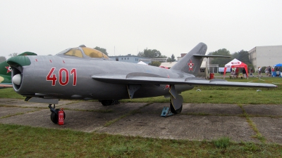 Photo ID 62503 by Horatiu Goanta. Romania Air Force Mikoyan Gurevich MiG 17PF, 401