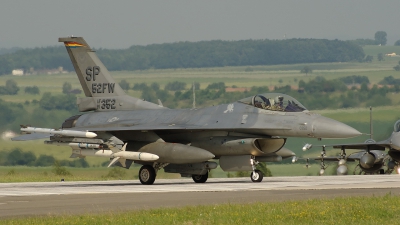 Photo ID 64107 by E de Wissel. USA Air Force General Dynamics F 16C Fighting Falcon, 91 0352