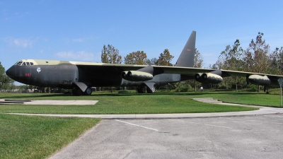 Photo ID 8149 by Gerry LaBarge. USA Air Force Boeing B 52D Stratofortress, 56 0687