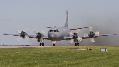 Photo ID 8189 by Tony Osborne - Opensky Imagery. Canada Air Force Lockheed CP 140 Aurora, 140117