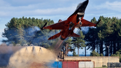 Photo ID 67472 by Tom Sunley. Netherlands Air Force General Dynamics F 16AM Fighting Falcon, J 015